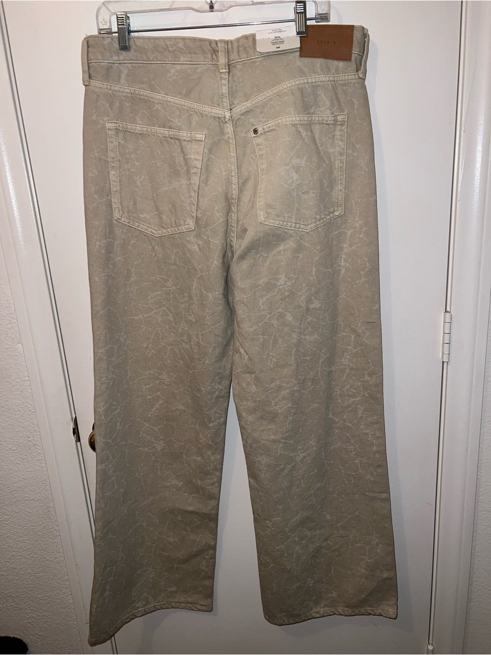 H&M Women's Wide-Leg Jeans in Light Beige - Picture 3 of 5